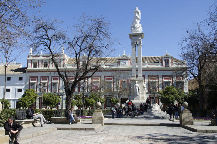 Sevilla 176 - plaza del Triunfo.jpg